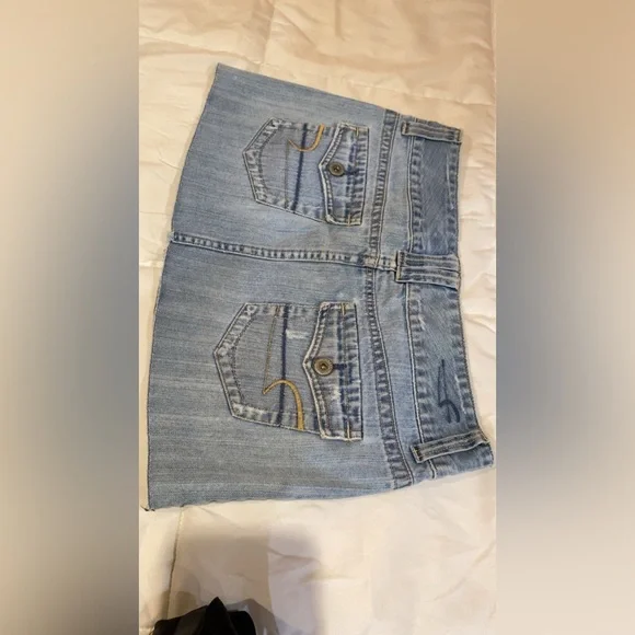 American Eagle Outfitters Light Blue Denim Overalls - Picture 2 of 2